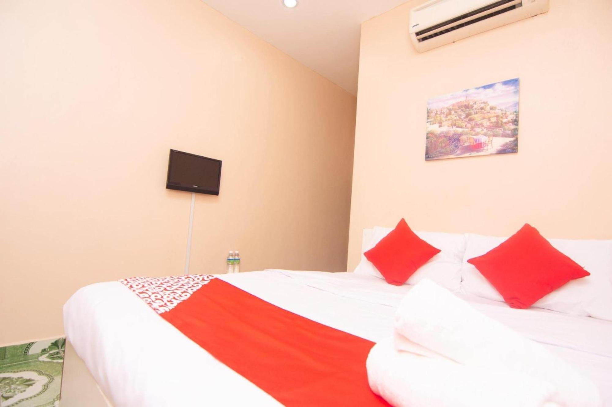 Oyo 1224 Hotel Hajah Rohayah Tanjong Malim Exterior photo